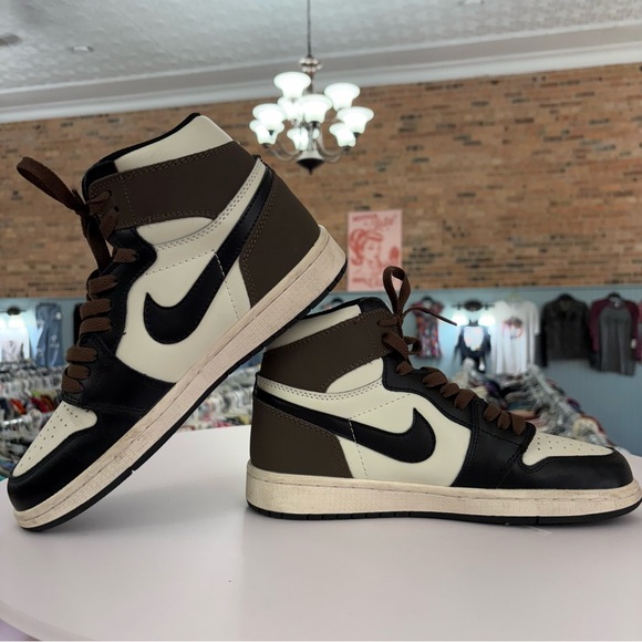 Nike Men's Dark Mocha Air Jordan Sneakers Sie 8 - Picture 1 of 8